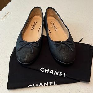CHANEL Navy/Black ballet flats
